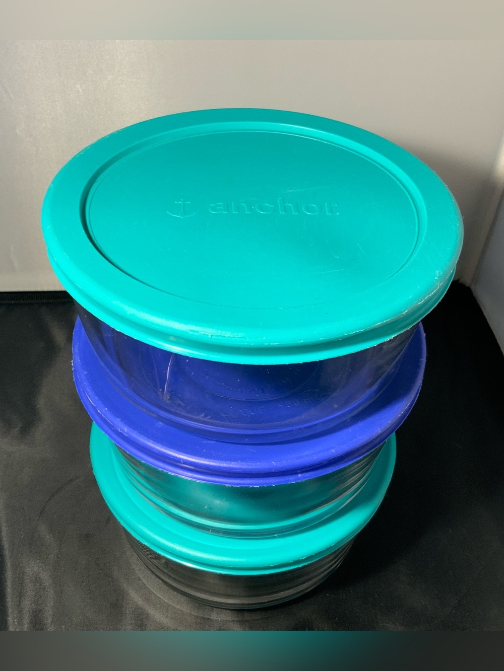 1 Pyrex & 2 Anchor 4 cup/1 qt with lids USED